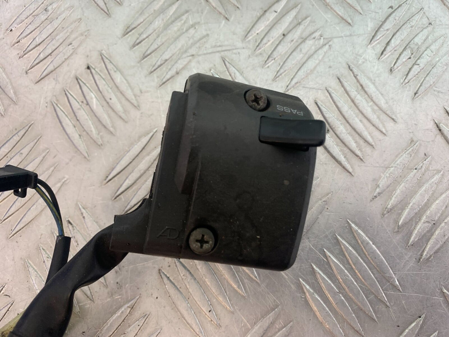 YAMAHA YZF600 YZF 600 THUNDERCAT LEFT SWITCH GEAR 1996-2003 (CMB1134)