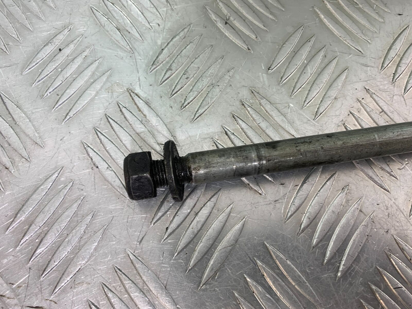 YAMAHA FJ1100 FJ 1100 SWINGARM SPINDLE YEAR 1984-1985 (CMB1101)