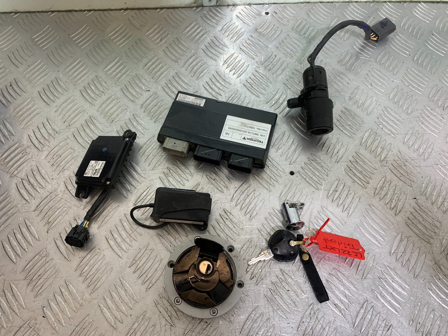TRIUMPH TRIDENT 660 ECU LOCKS KEY YEAR 2021-2024 (CMB1295)