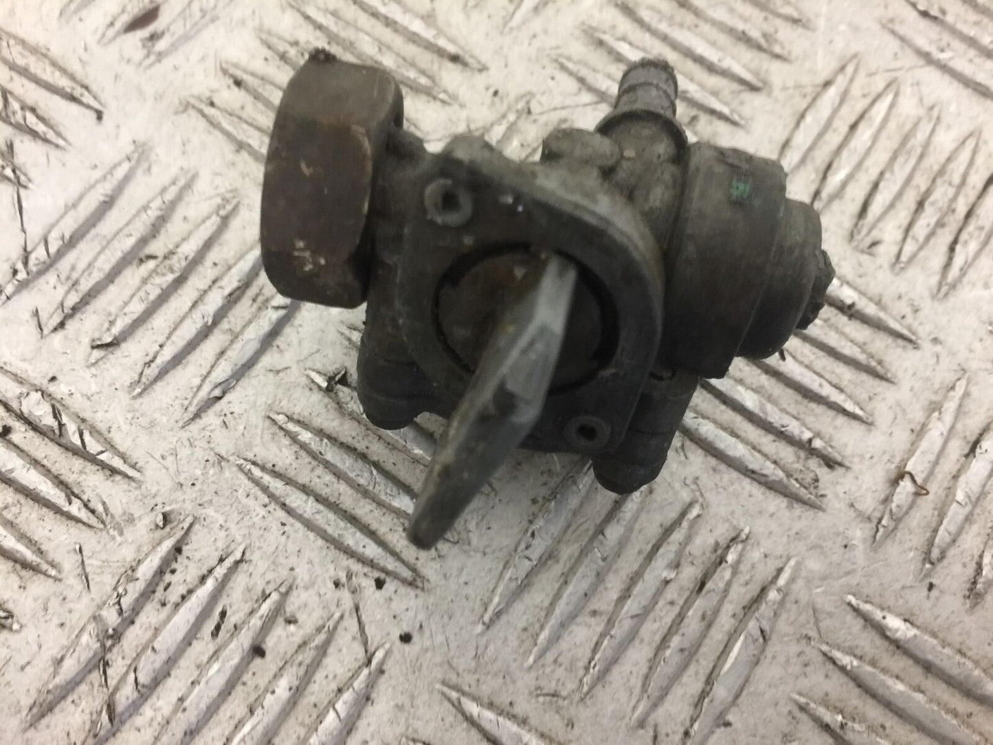HONDA VT500 VT 500 CUSTOM PETROL TAP 1983-1987 (STOCK613)