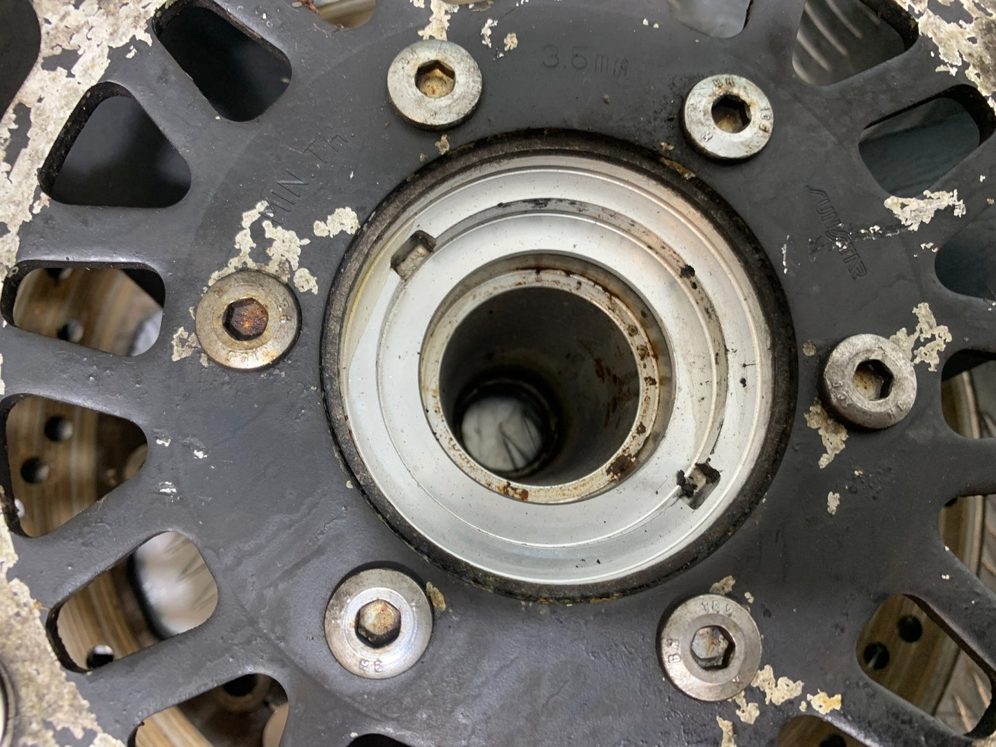 TRIUMPH T509 SPEED TRIPLE FRONT WHEEL YEAR 1997-1998 (CMB1144)