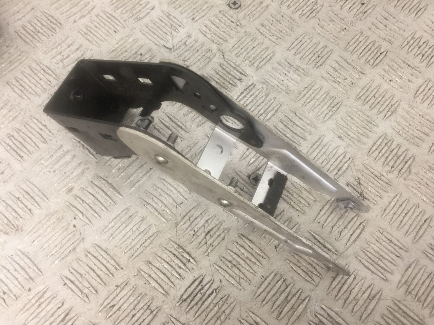 APRILIA DORSODURO 750 FACTORY NUMBER PLATE BRACKET YEAR 2011 (STOCK 908)