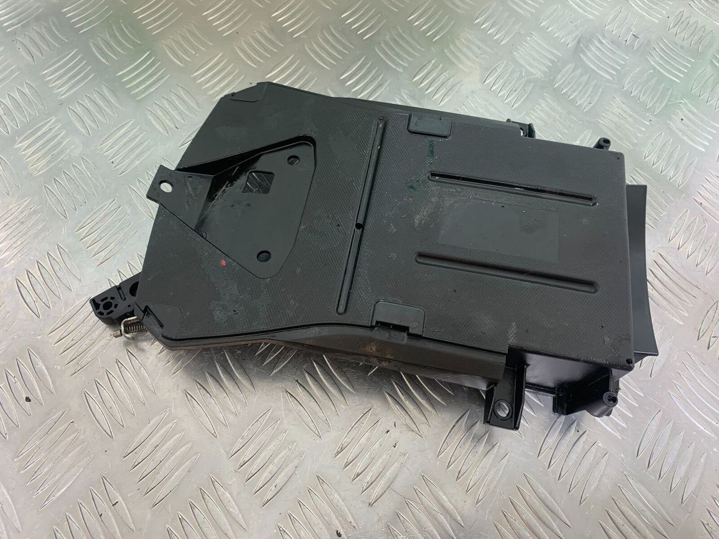 APRILIA RS4 125 UNDERTRAY YEAR 2011-2016 (STOCK 994)