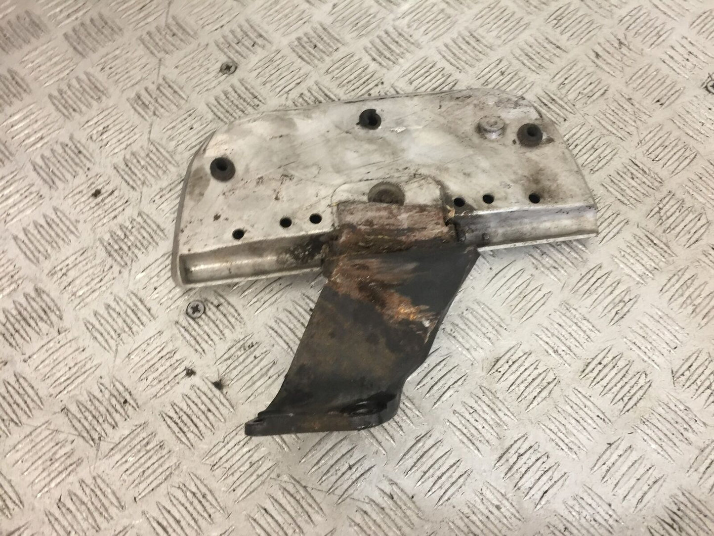 HONDA VTX1300 S LEFT FOOTBOARD YEAR 2004-09 (STOCK 749)