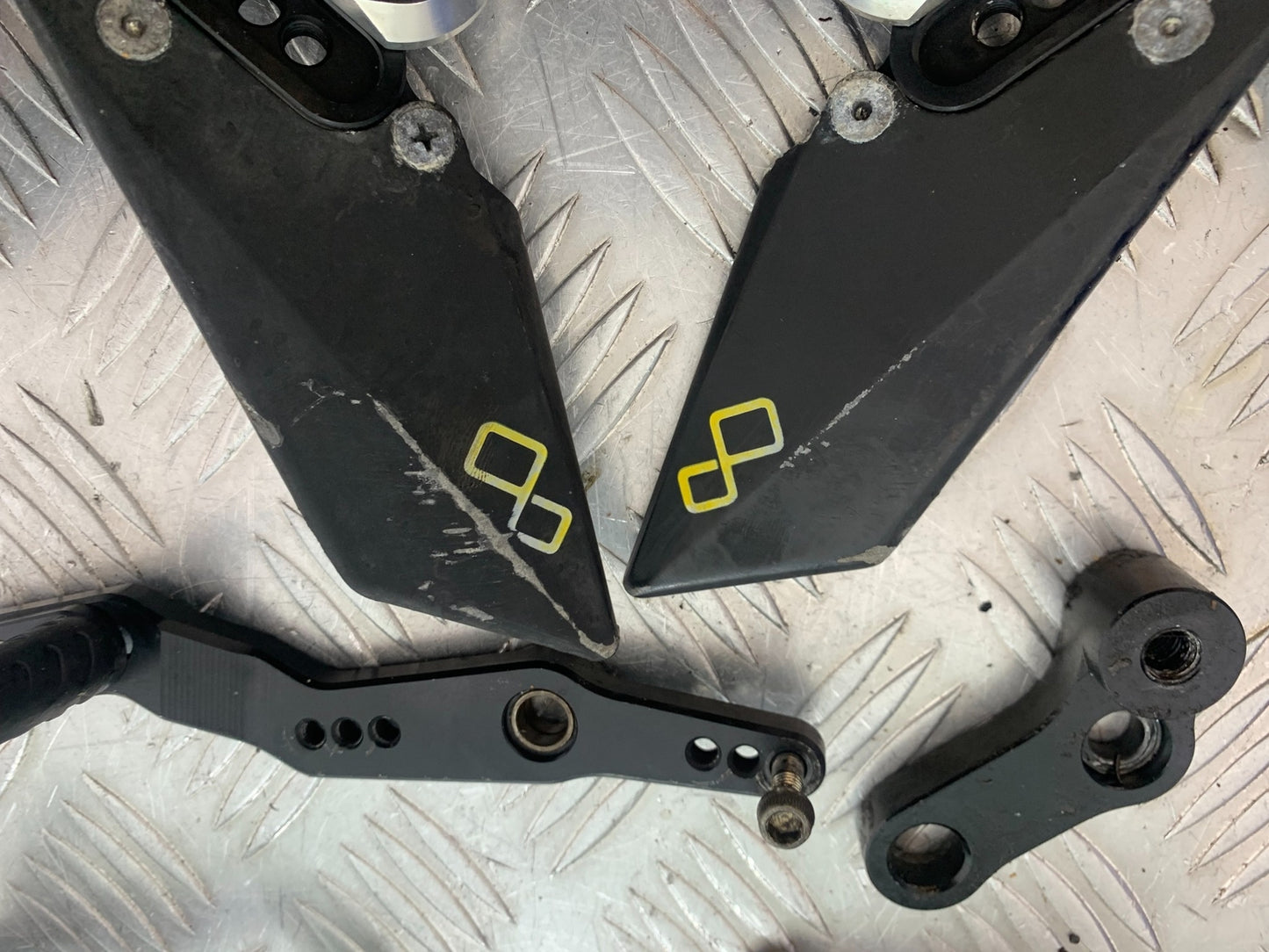MV AGUSTA 800 F3 LEFT AND RIGHT FRONT HANGERS YEAR 2013-2016 (CMB1152)