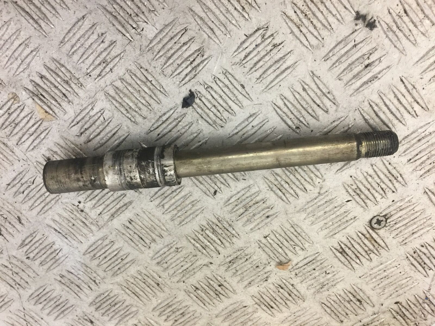 TRIUMPH 675 STREET TRIPLE FRONT WHEEL SPINDLE YEAR 2016 (STOCK 674)