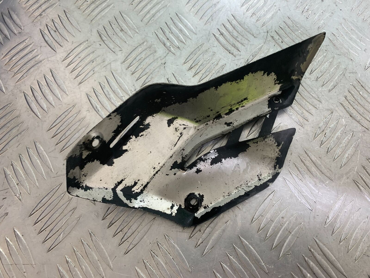 BENELLI TORNADO TNT 125 EXHAUST SHIELD YEAR 2024 (CMB1090)