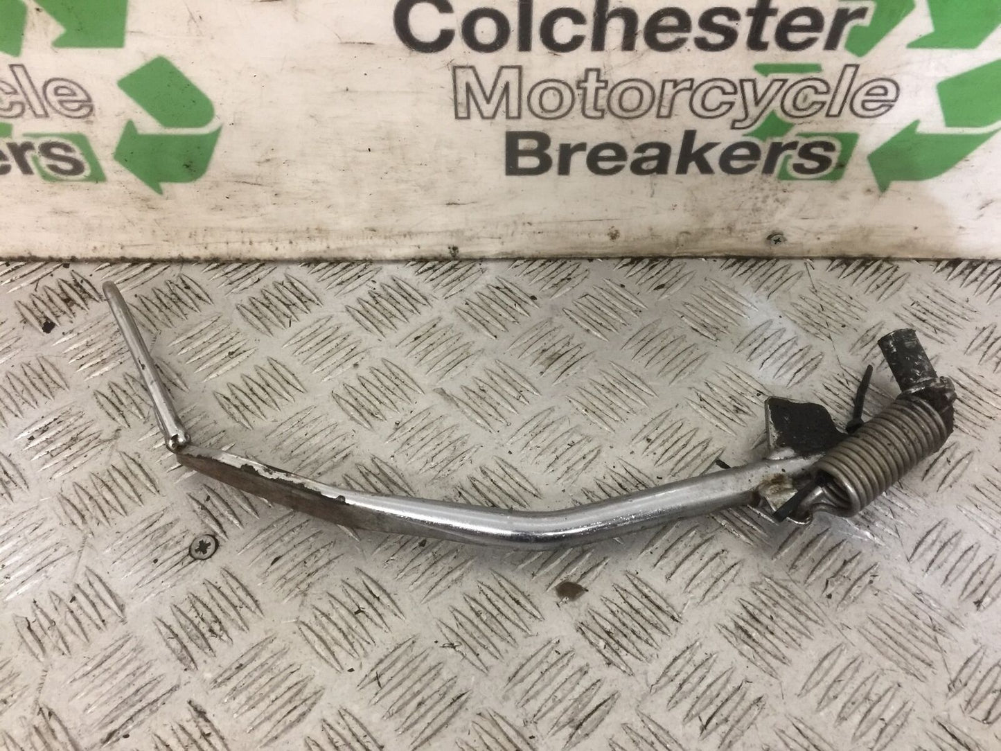 HARLEY DAVIDSON FAT BOB FXDF FRONT RIGHT HANGER YEAR 2009 (STOCK 806)