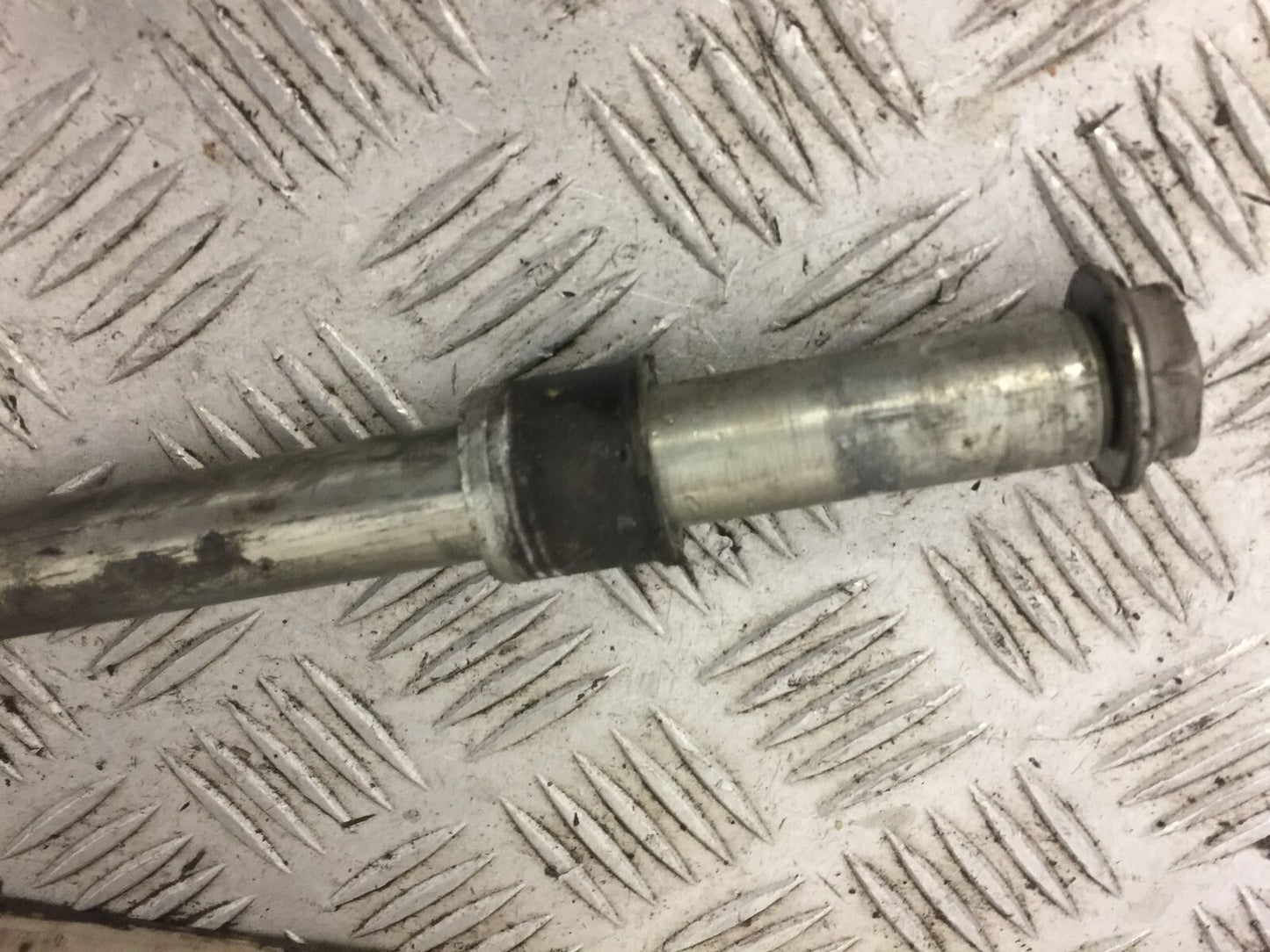 HONDA VT750 VT 750 SHADOW FRONT WHEEL SPINDLE YEAR 1998-99 (STOCK 685)