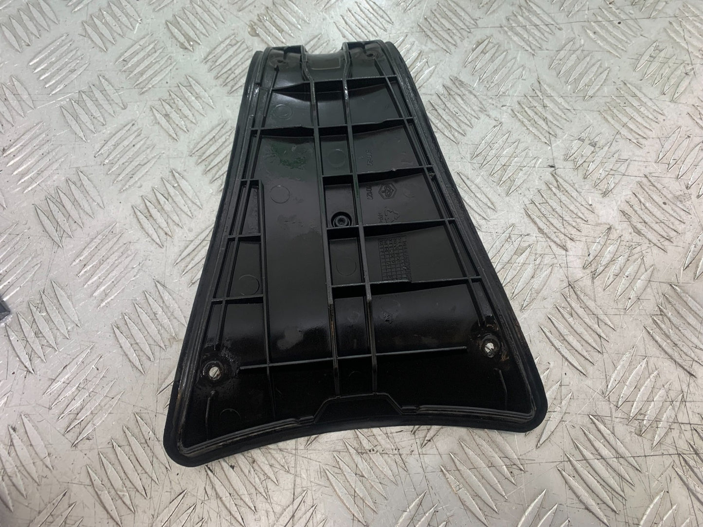 PIAGGIO VESPA GTS 125 INFILL PANEL YEAR 2009-14 (CMB1261)