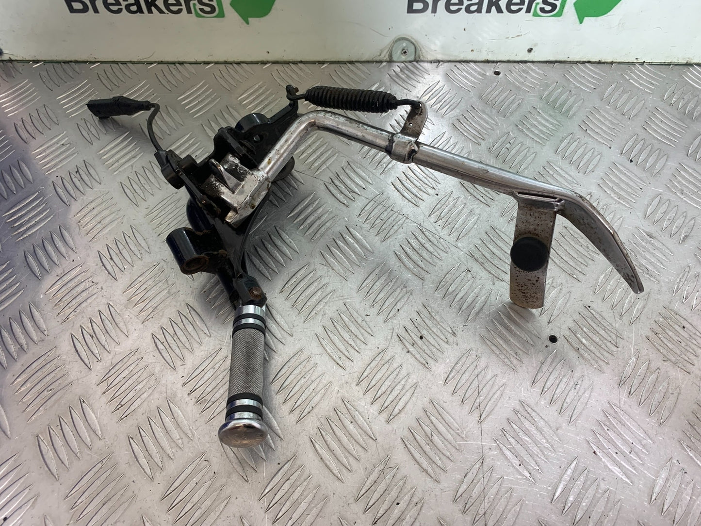 HARLEY DAVIDSON FXS BLACKLINE 1585 FRONT LEFT HANGER YEAR 2012 (CMB1147)