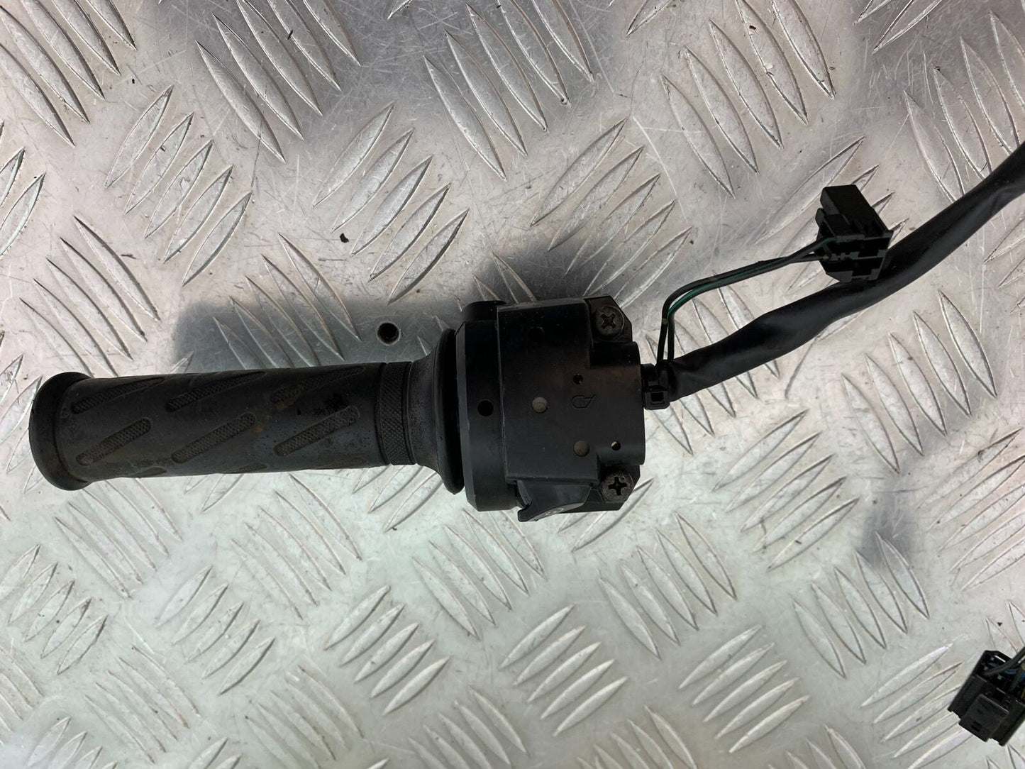SUZUKI GSF650 GSF 650 RIGHT SWITCH GEAR YEAR 2005-06 (CMB1028)