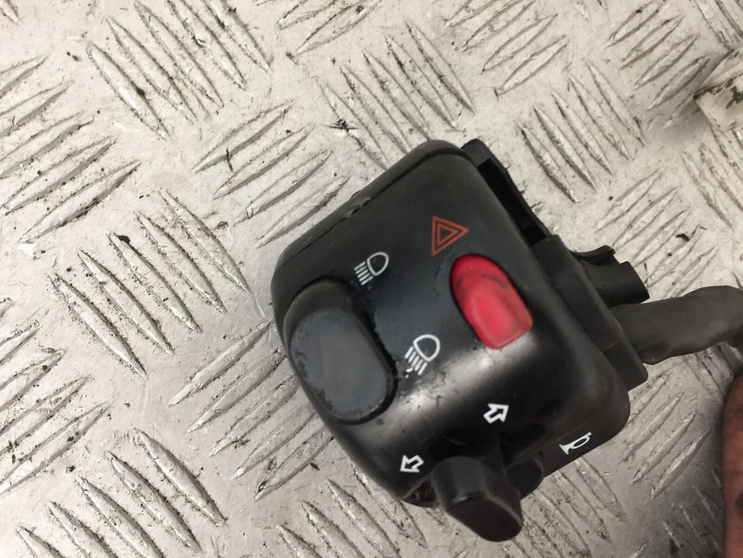 TRIUMPH 955i SPRINT ST LEFT SWITCH GEAR YEAR 1999-2004 (STOCK 868)