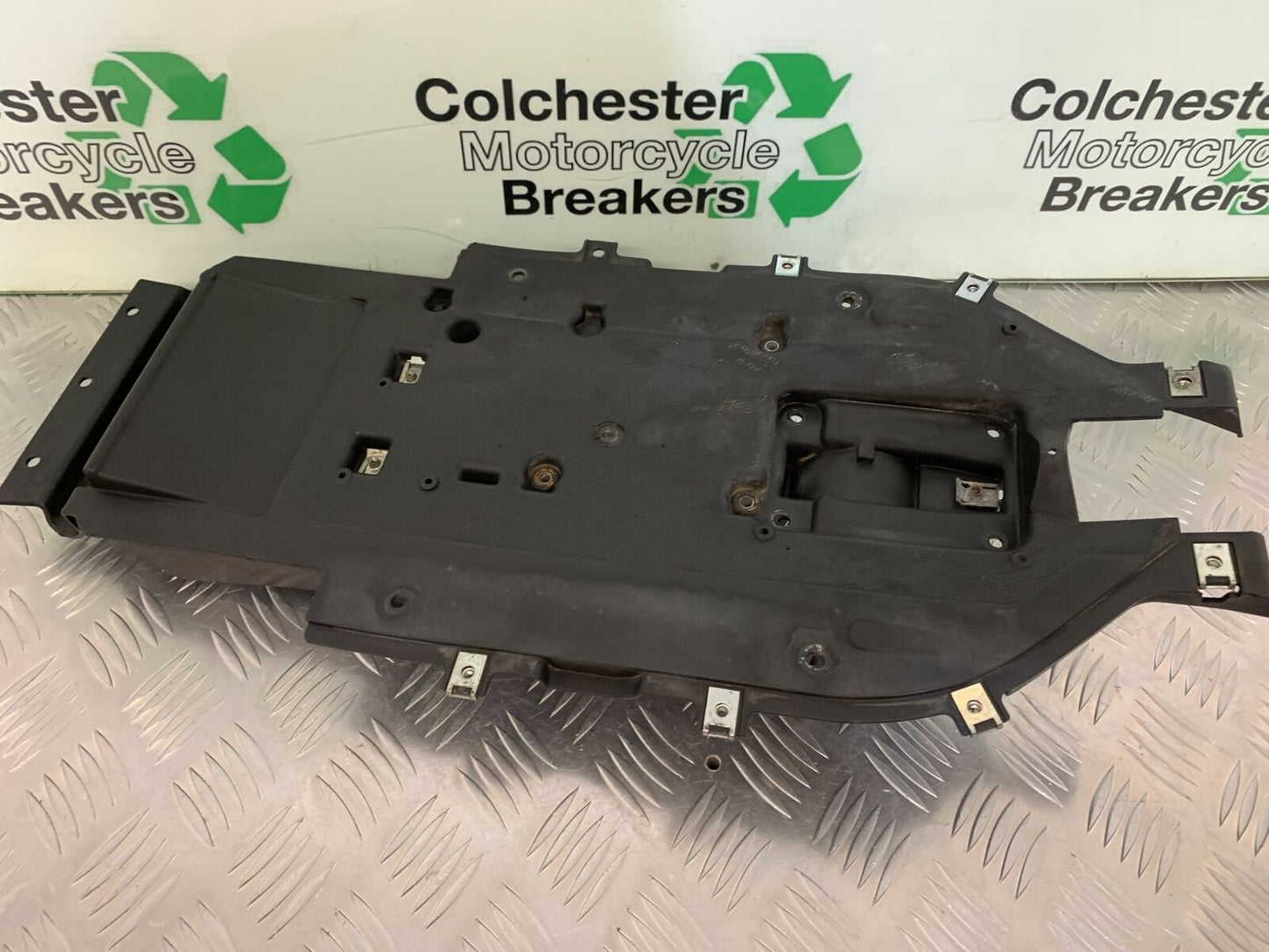 APRILIA RSV1000 R MILLE UNDERTRAY YEAR 2004-2009 (STOCK 977)