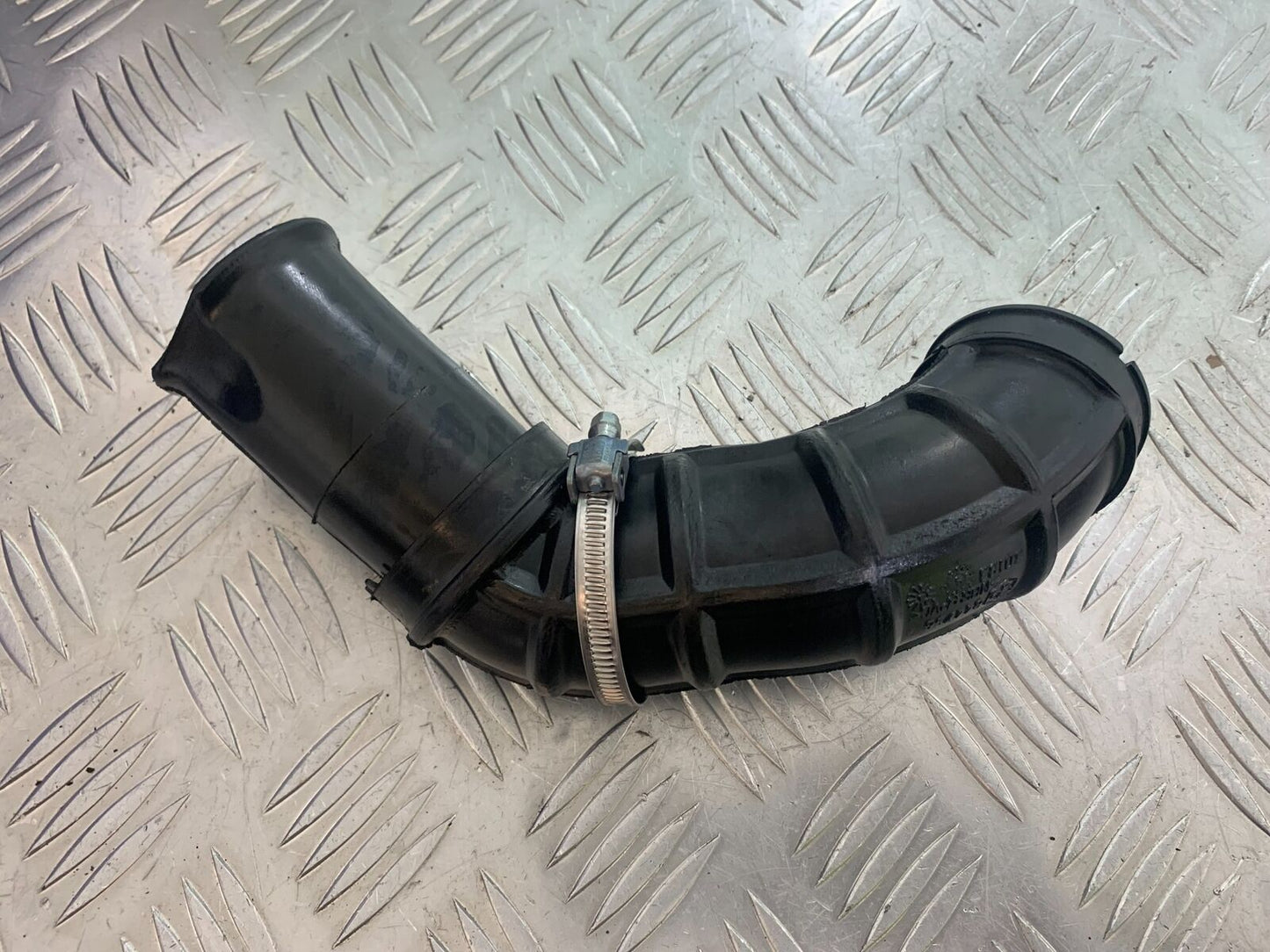 PIAGGIO VESPA GTS 300 AIR BOX RUBBER YEAR 2010 (CMB1062)
