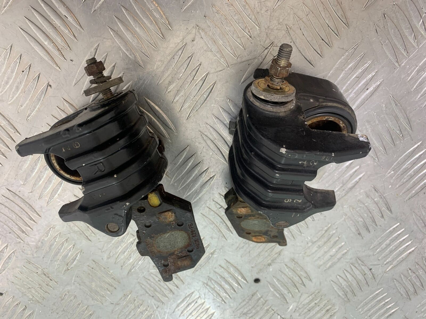 YAMAHA XS1100 MIDNIGHT SPECIAL FRONT BRAKE CALIPERS YEAR 1980-1982 (CMB1122)