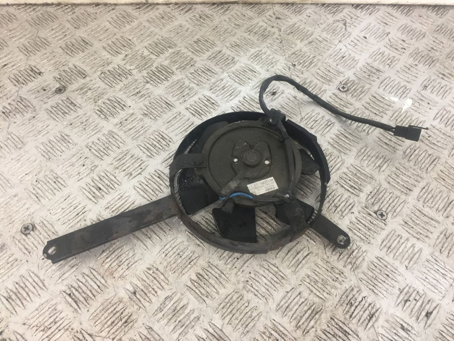 YAMAHA YZF1000 YZF 1000 THUNDERACE RADIATOR FAN YEAR 1996 (STOCK 777)