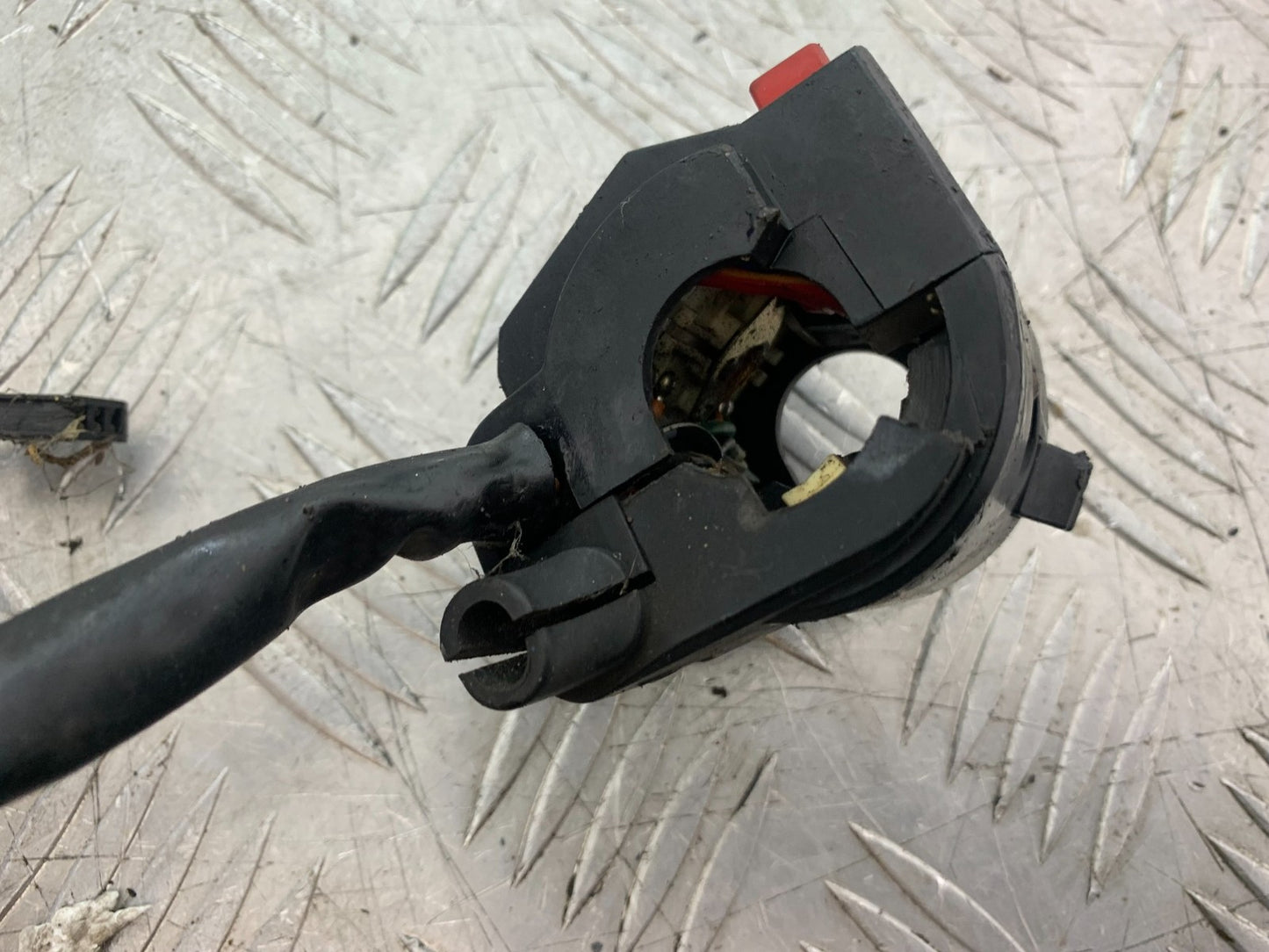 TRIUMPH TROPHY 900 LEFT SWITCH GEAR YEAR 1991-95 (CMB1251)