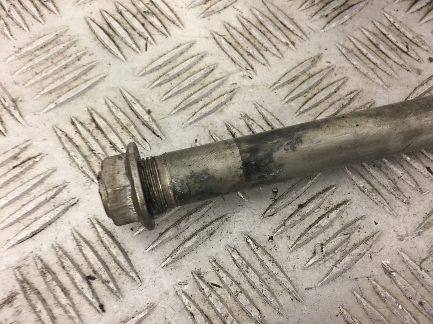KAWASAKI ZX6R ZX6 R C1H SWINGARM SPINDLE YEAR 2005 2006 (STOCK 423)
