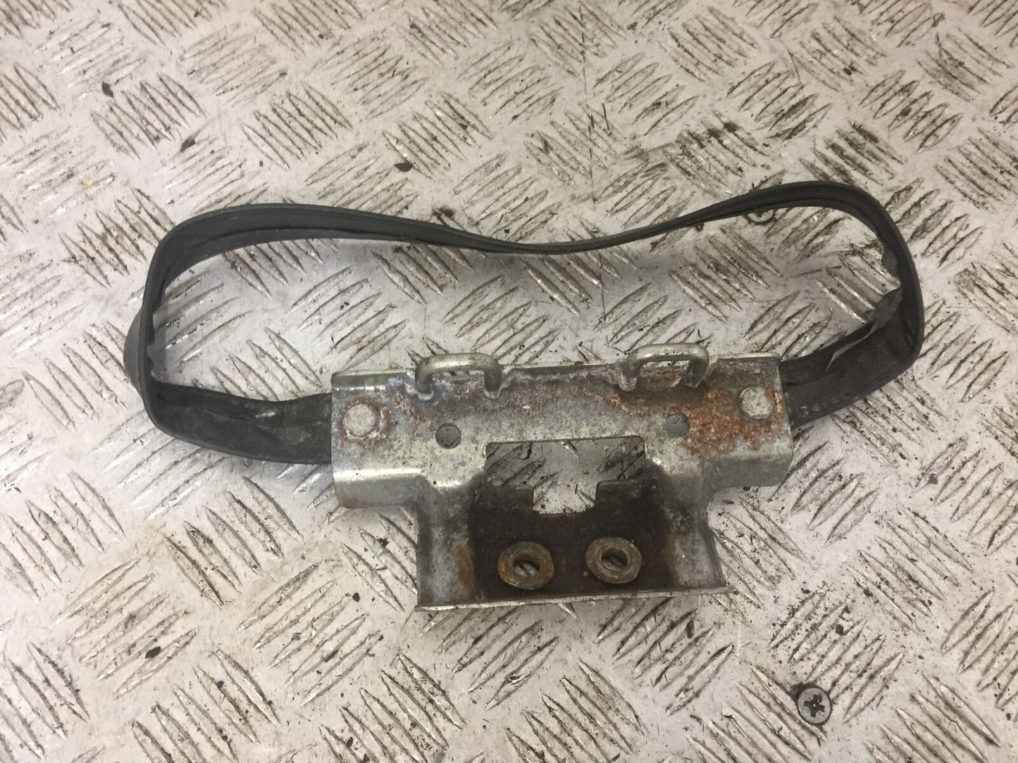 SUZUKI VLR1800 VLR 1800 STRAP YEAR 2010 (STOCK 815)
