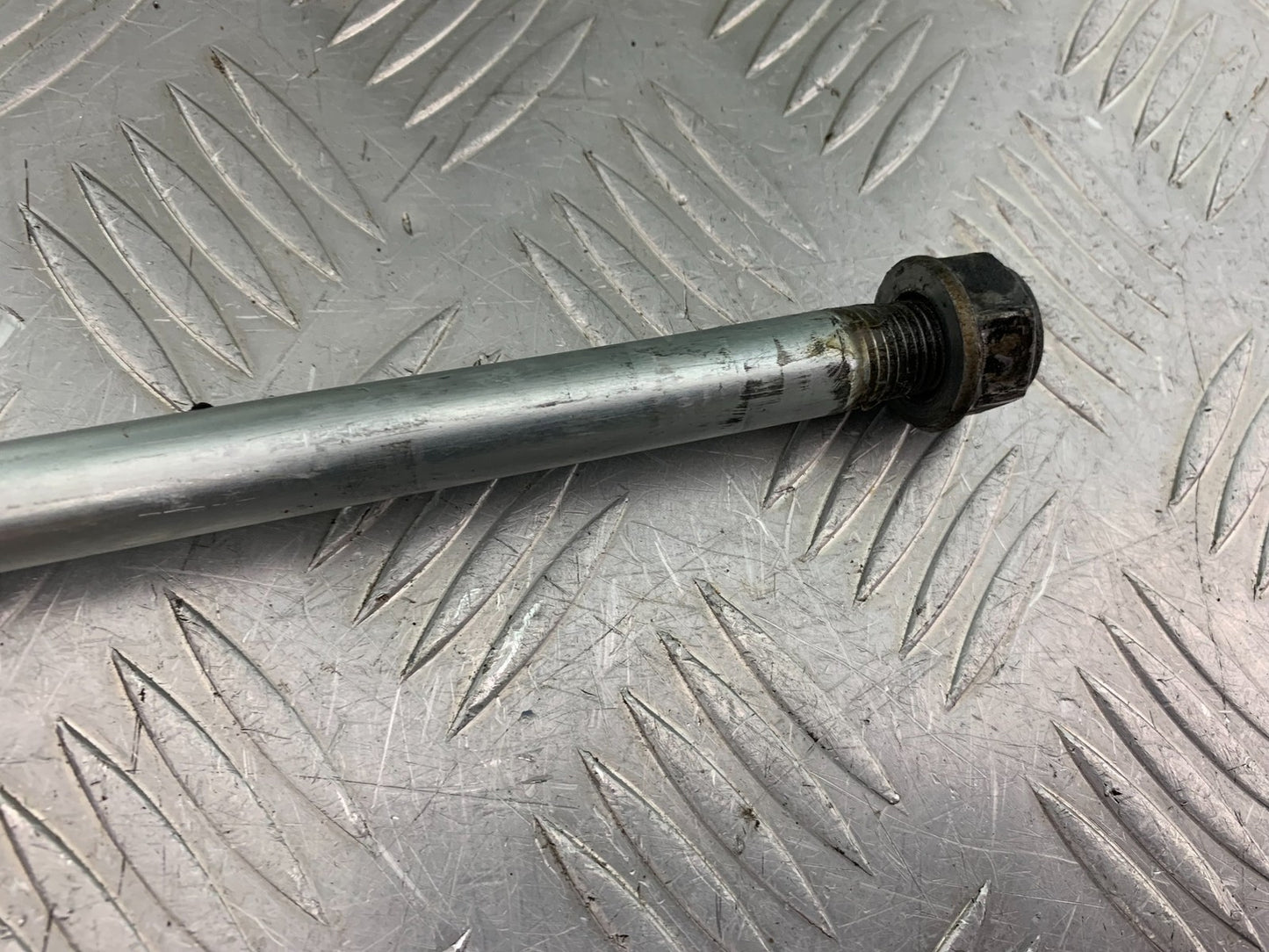 HONDA CB600 CB 600 HORNET SWINGARM SPINDLE YEAR 1998-2002 (CMB1297)