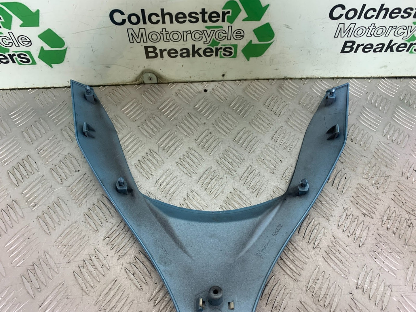 PIAGGIO MP3 250 ie HEADLIGHT SURROUND YEAR 2007 (CMB1307)