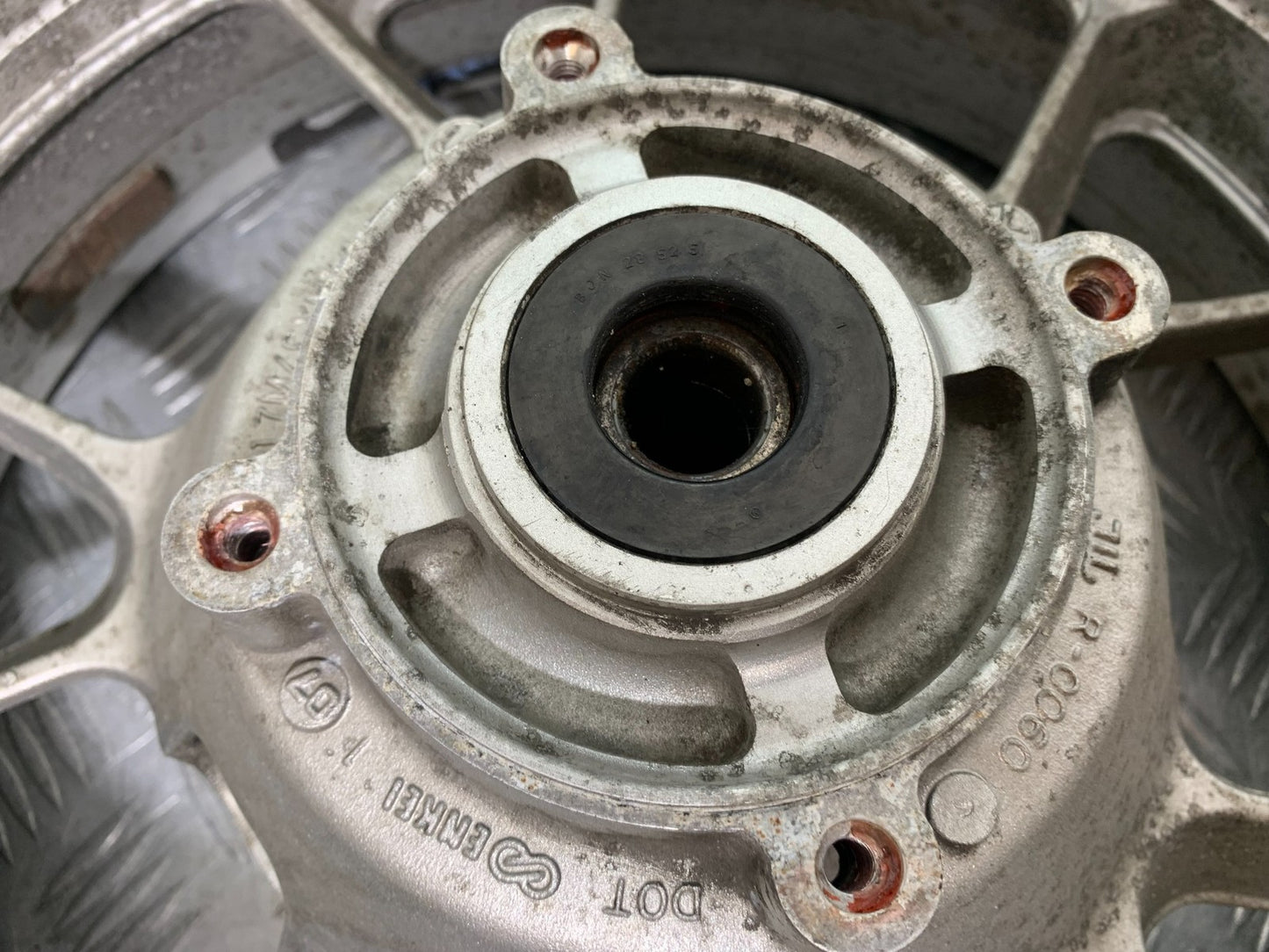 KAWASAKI GTR1400 GTR 1400 REAR WHEEL YEAR 2007-2009 (CMB1306)