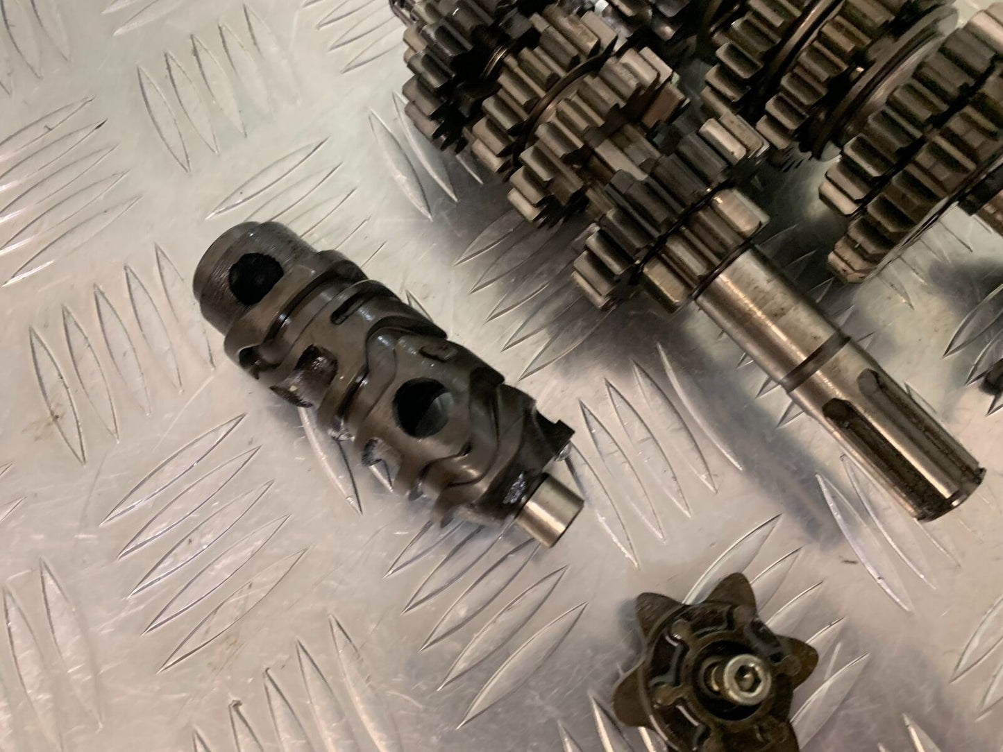 KAWASAKI KLR250 KLR 250 GEARBOX YEAR 1984-2001 (STOCK 980)