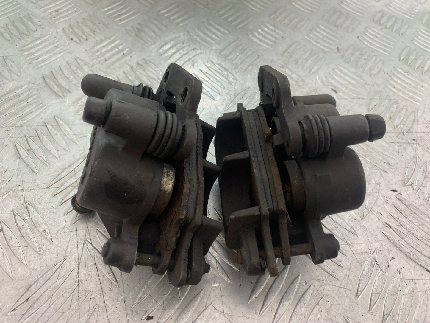 KAWASAKI Z750 Z 750 FRONT BRAKE CALIPERS YEAR 2004-2006 (CMB1234)
