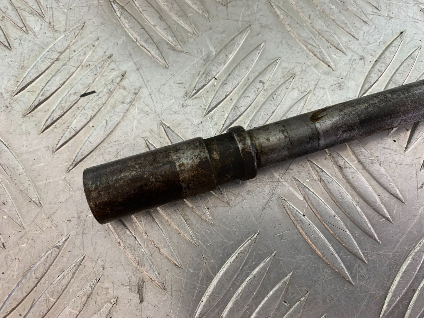 HONDA CX500 CX 500 FRONT WHEEL SPINDLE YEAR 1978-81 (CMB1079)