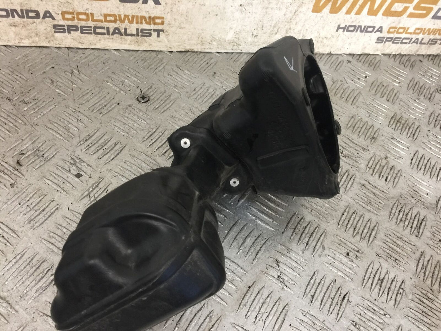 HONDA GL1800 GL 1800 RIGHT FRONT SPEAKER COVER YEAR 2004-10 ABS (STOCK 890)