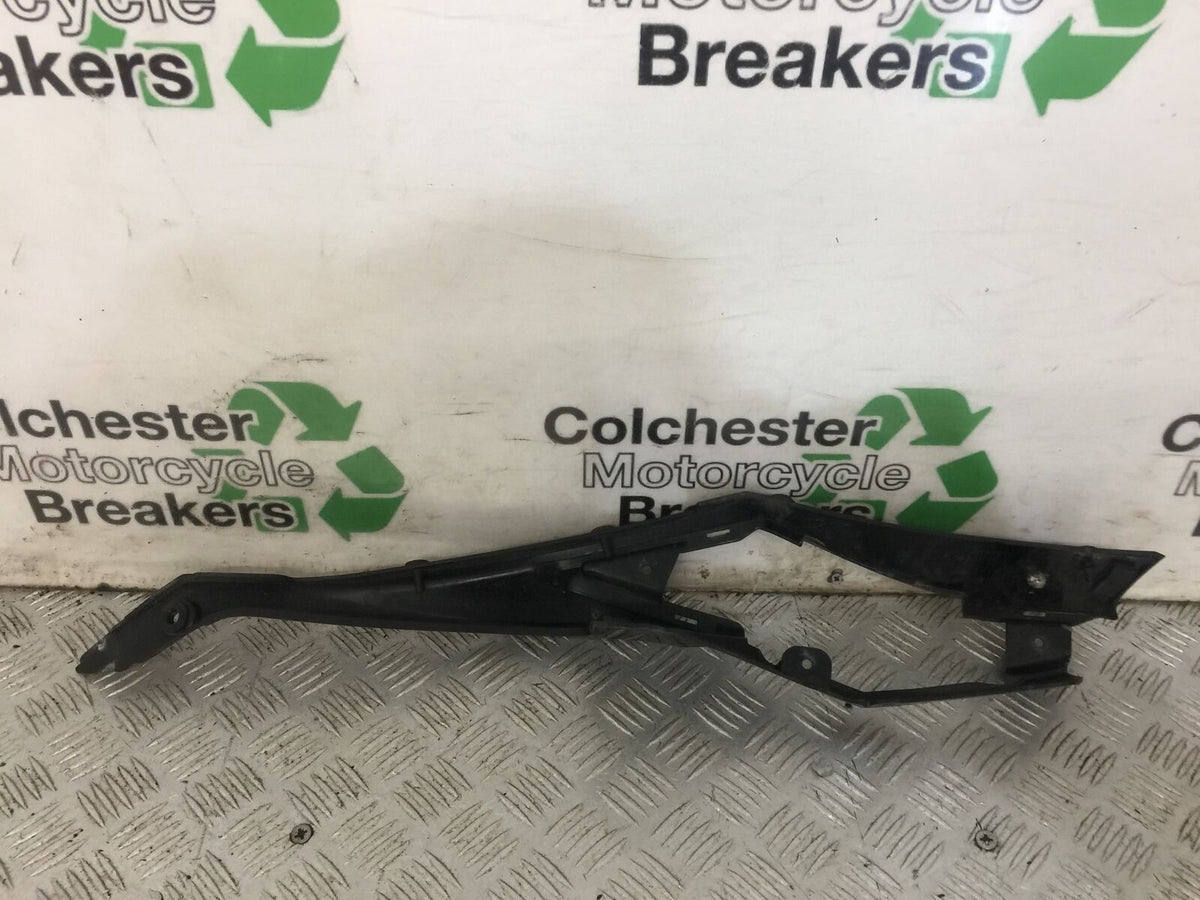 SUZUKI GSXR750 GSXR 750 K8 K9 L0 LEFT SEAT PANEL YEAR 2009 (STOCK 851)