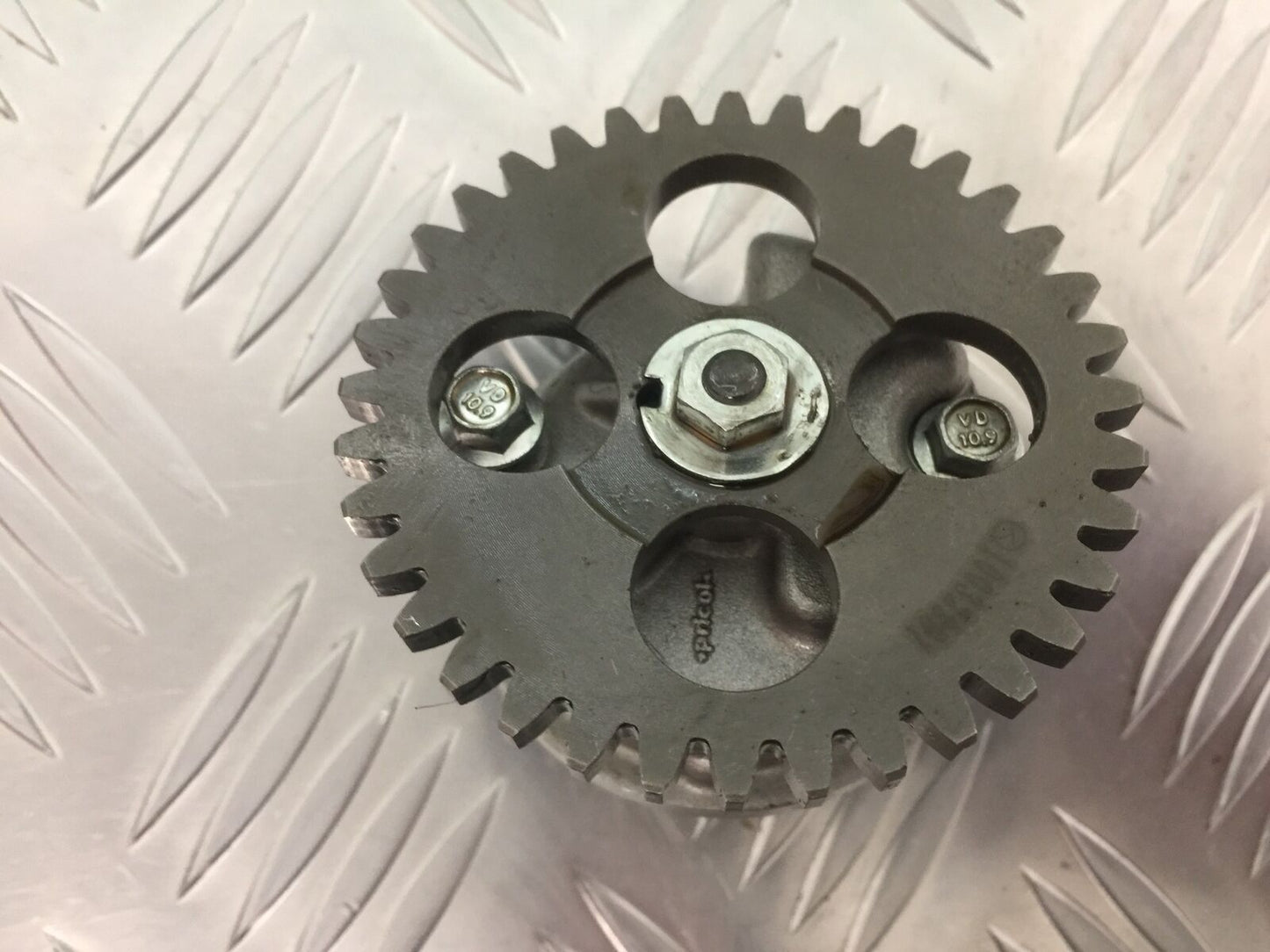 APRILIA DORSODURO 750 FACTORY OIL PUMP YEAR 2011 (STOCK 908)