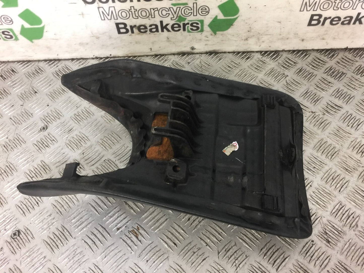 HONDA CBR125 CBR 125 FRONT SEAT YEAR 2004-06 (STOCK 530)