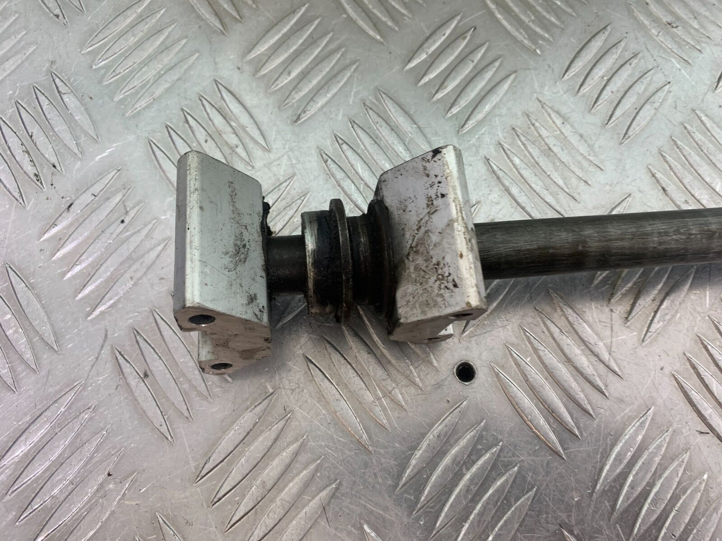 YAMAHA XJR1300 XJR 1300 REAR WHEEL SPINDLE YEAR 1999-2003 (CMB1055)