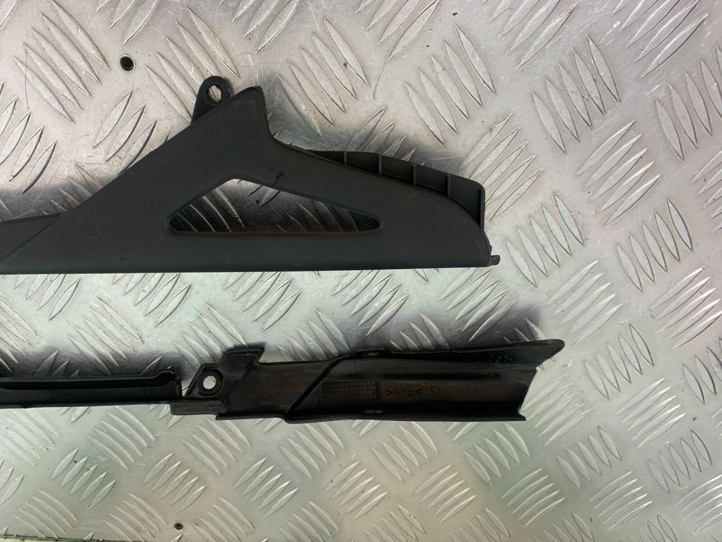 APRILIA FUTURA RST 1000 CHAIN GUARD YEAR 2001-2005 (CMB1033)