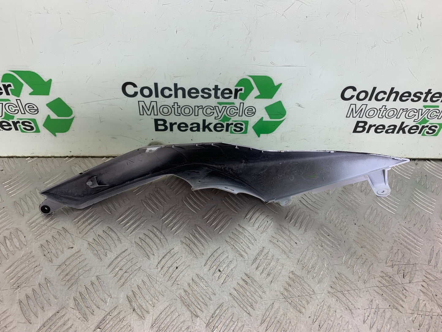 KAWASAKI ZX10R ZX10 R LEFT SEAT PANEL 2008-2010 (CMB1301)