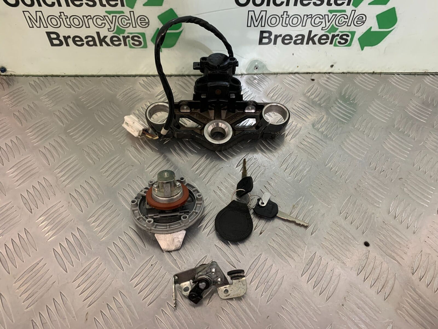 KAWASAKI NINJA 250 SL LOCKS ANS KEYS YEAR 2015-2017 (STOCK 983)