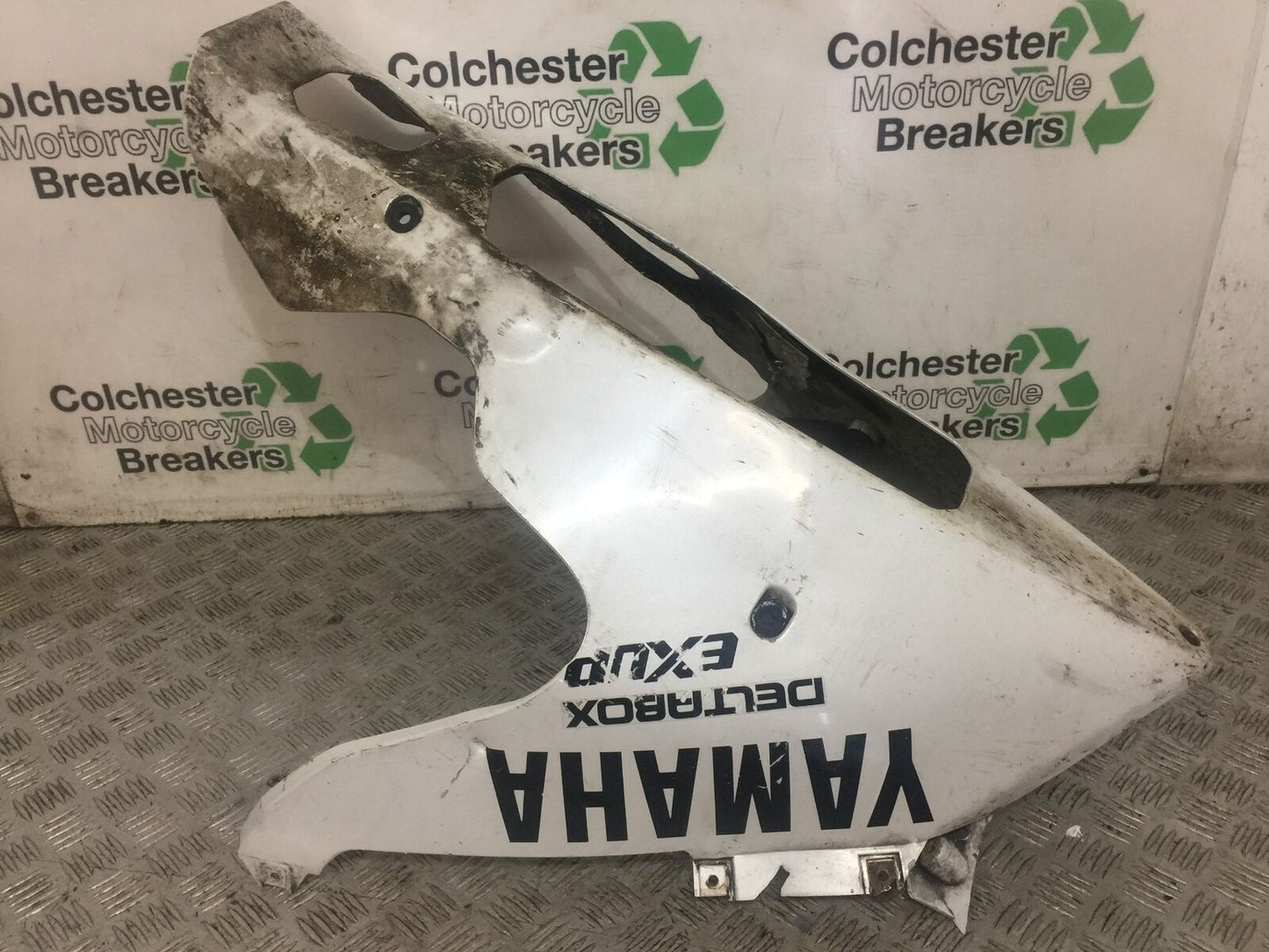YAMAHA YZF1000 YZF 1000 THUNDERACE BELLYPAN YEAR 1996 (STOCK 777)