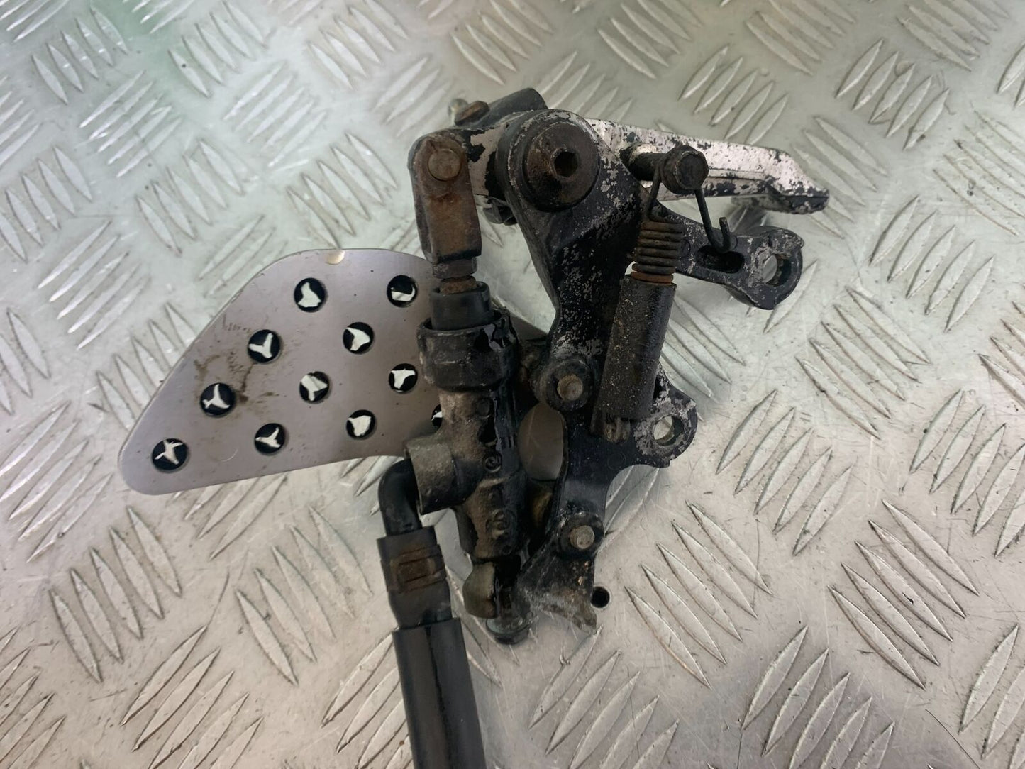 KAWASAKI ZX6R ZX636 FRONT RIGHT HANGER YEAR 2002 (CMB1100)