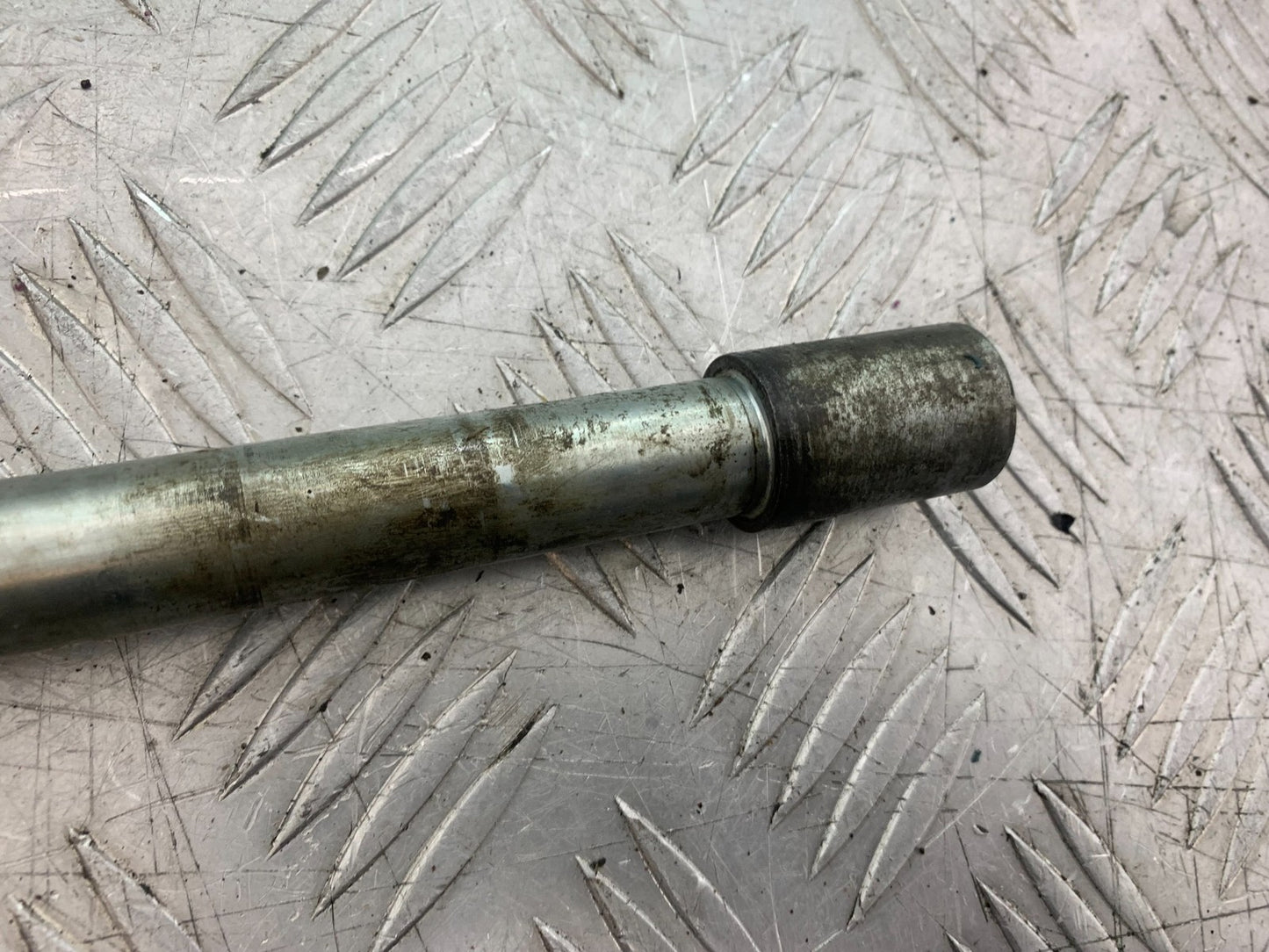 HONDA VT750 SHADOW REAR WHEEL SPINDLE YEAR 2003-2004 (CMB1265)