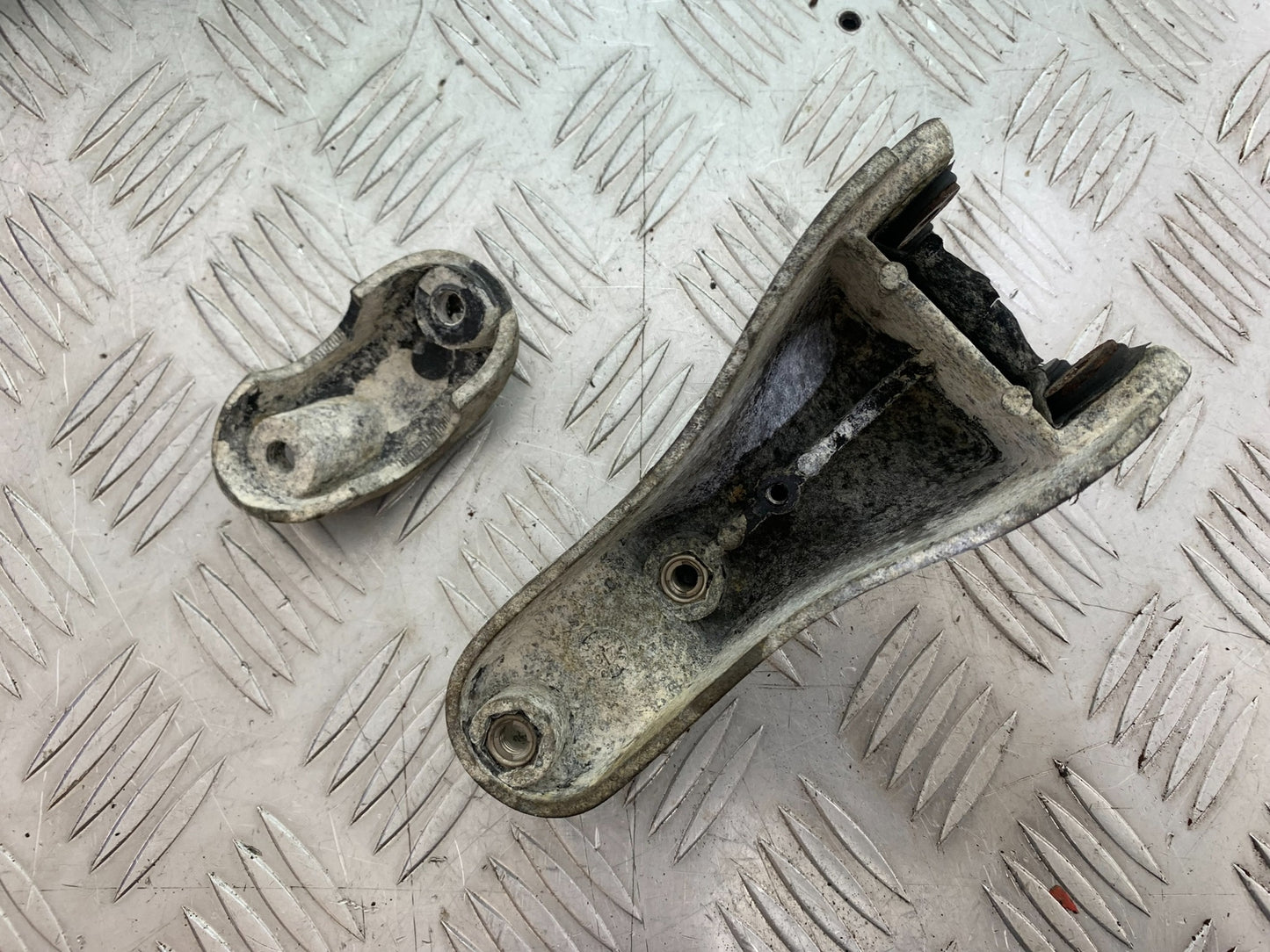 TRIUMPH T509 SPEED TRIPLE HEADLIGHT BRACKET YEAR 1997-1998 (CMB1144)