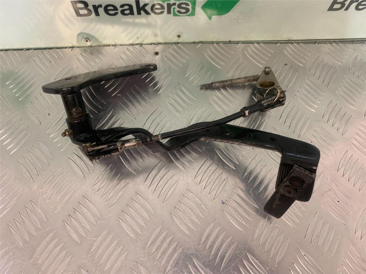 HARLEY DAVIDSON XL53C XL883 RIGHT HANGER YEAR 2001 (STOCK 960)