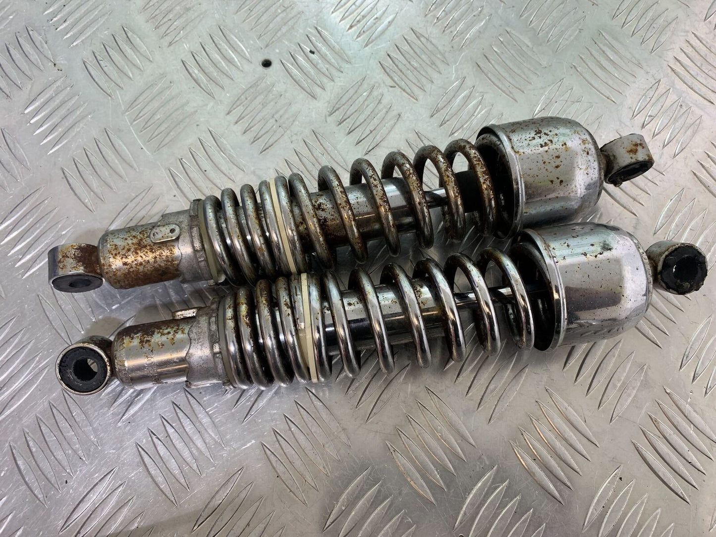 YAMAHA XV750 XV 750 VIRAGO REAR SHOCKS YEAR 1992 (CMB1016)
