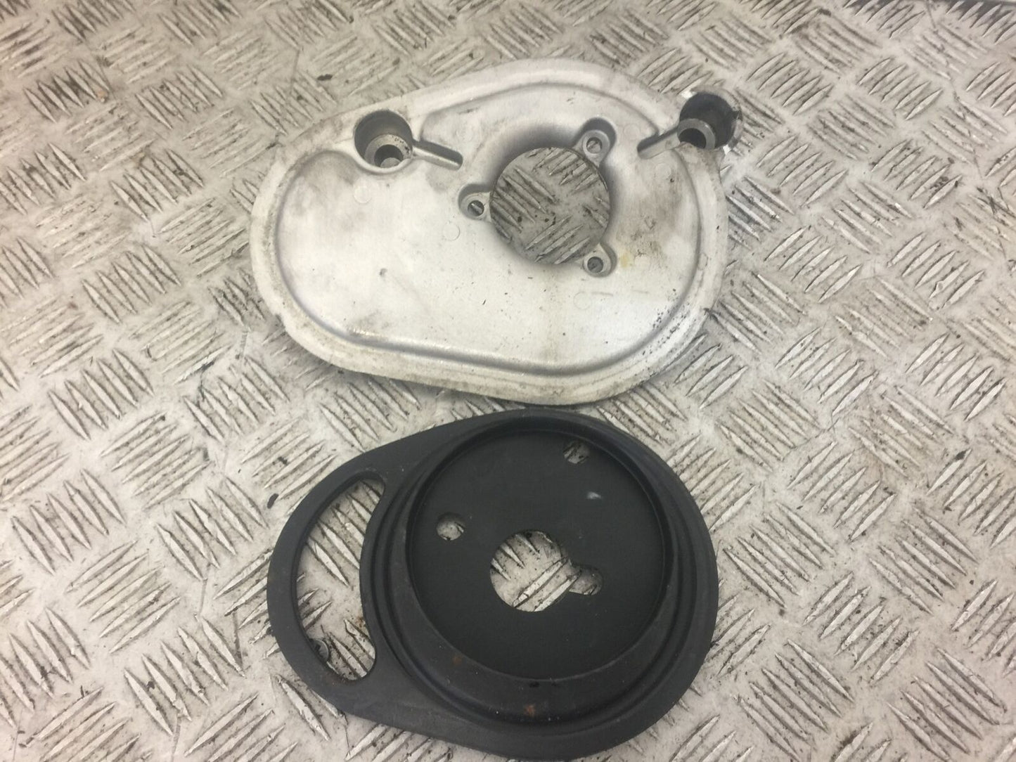 HARLEY DAVIDSON FXDC DYNA SUPER GLIDE AIR FILTER MOUNT YEAR 2012 STOCK 436