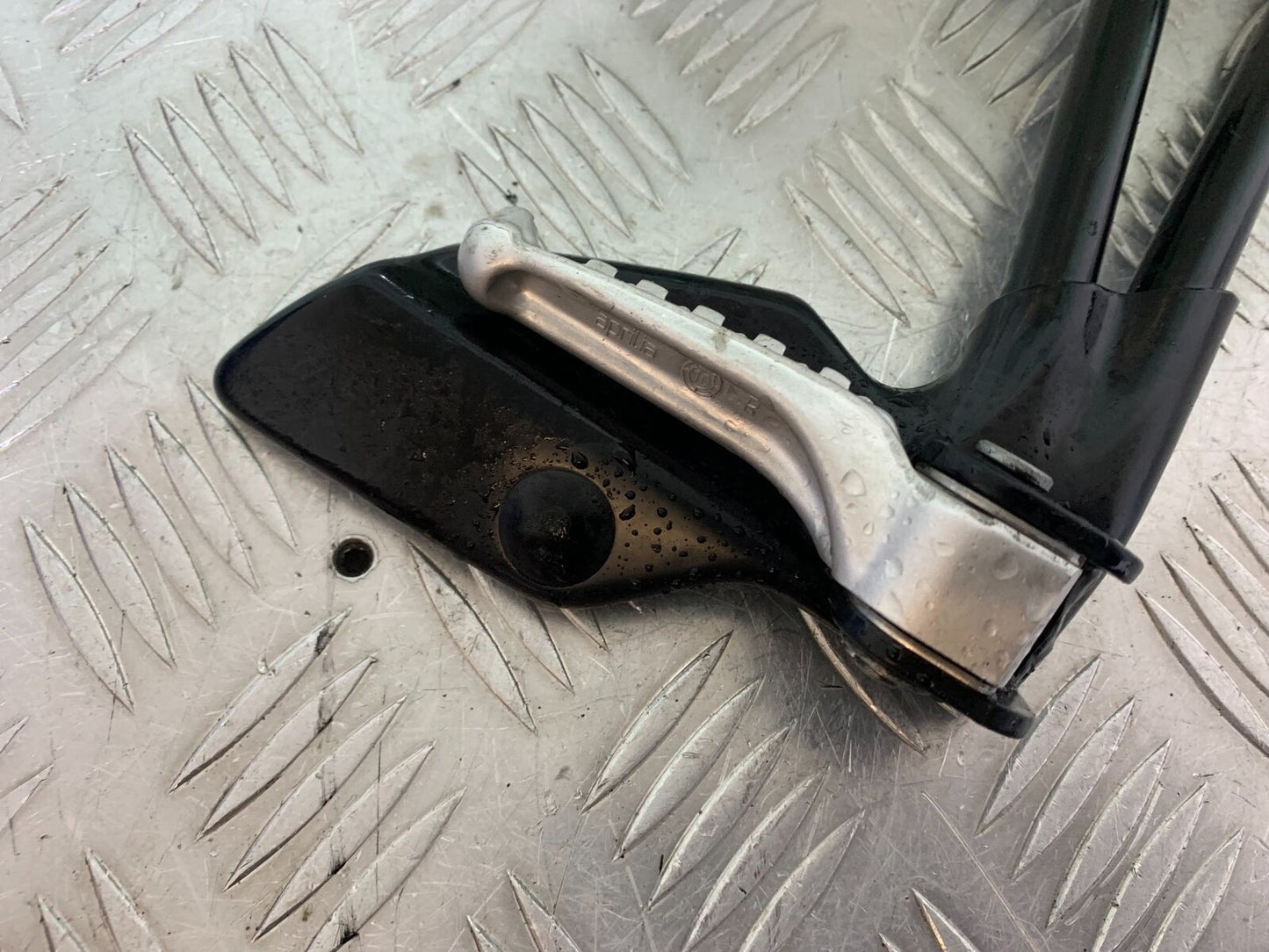 APRILIA SL750 SL 750 SHIVER RIGHT REAR HANGER AND PEG YEAR 2012 (CMB1074)