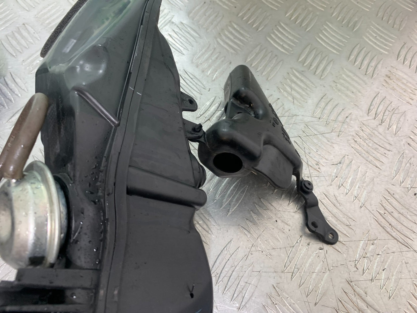 HONDA CBR1000 rr FIREBLADE LEFT AND RIGHT AIR TUBES 2008-2011 (CMB1253)