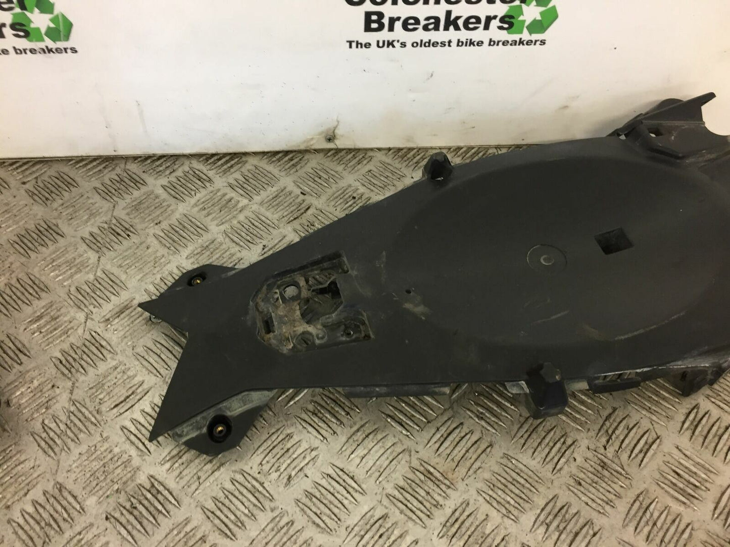 KAWASAKI ER6 ER6F ER 650 UNDER TRAY YEAR 2016 (ABS)