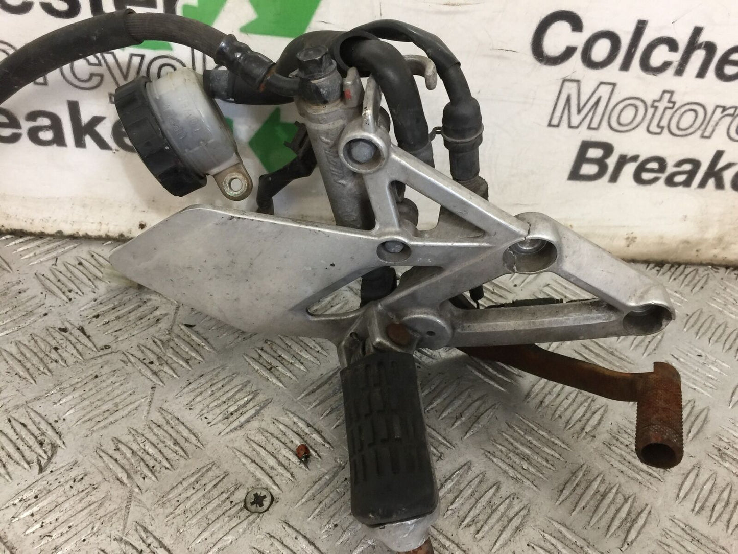 HONDA CBR600 CBR 600 FRONT RIGHT HANGER YEAR 1997-98 (STOCK 892)