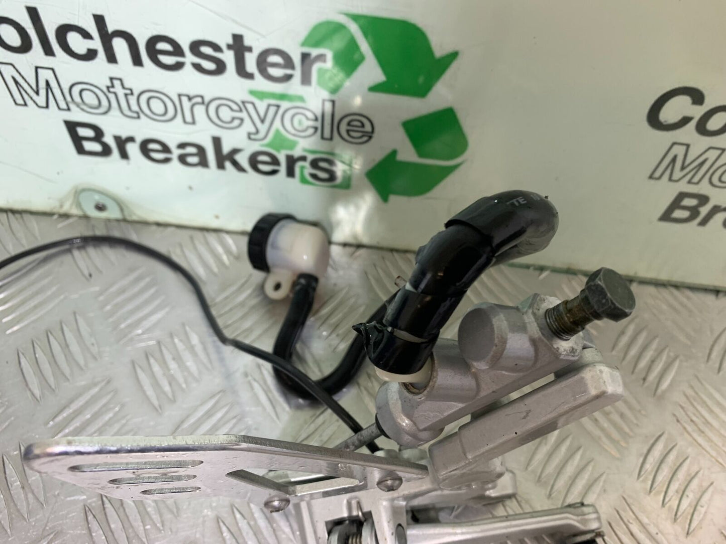 APRILIA SL750 SL 750 SHIVER FRONT RIGHT HANGER YEAR 2012 (CMB1074)
